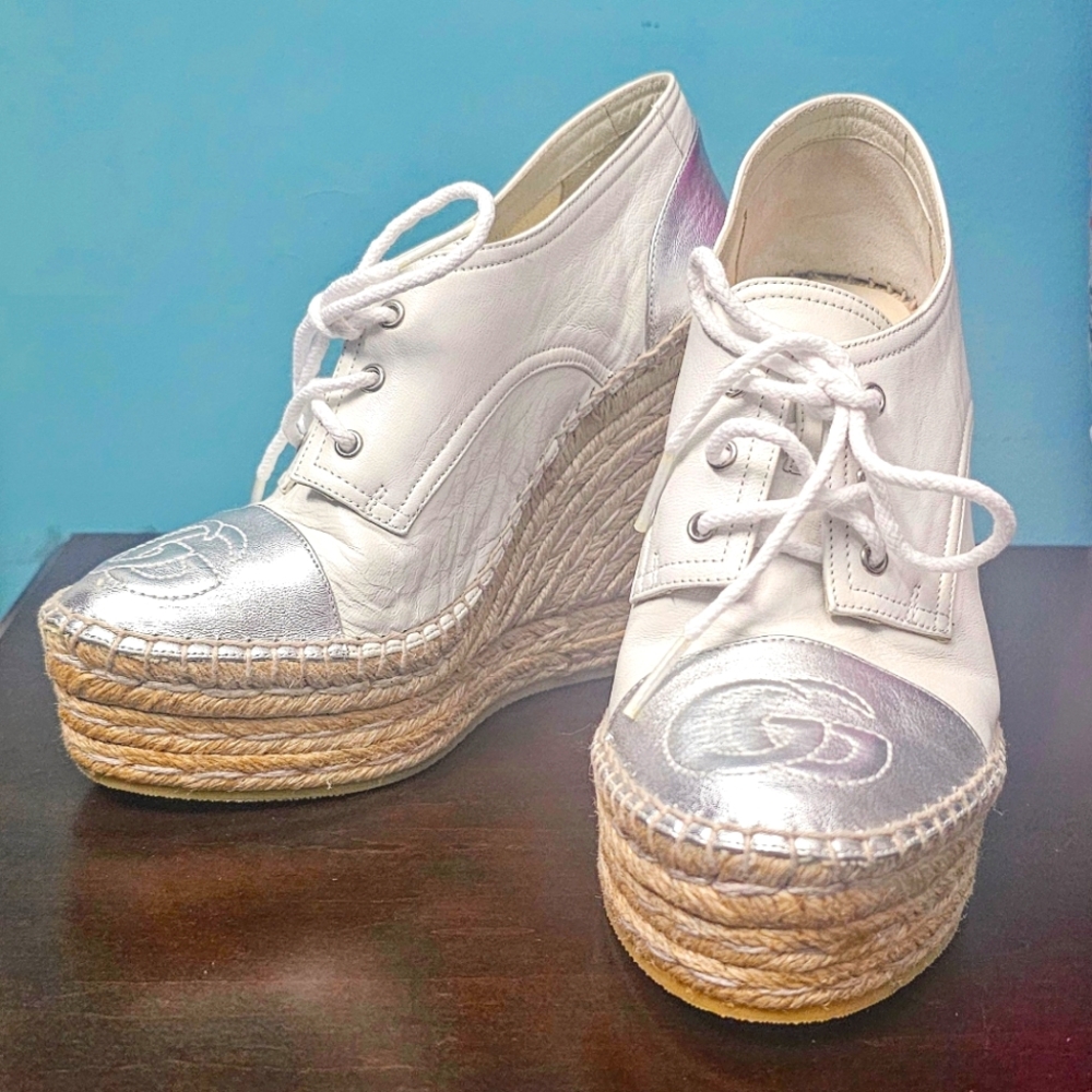 Gucci Metallic Calfskin Pilar Cap Toe Logo Espadrille Wedge White Silver